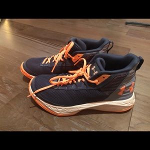 Under Armour Youth 6 Basketball Shoe